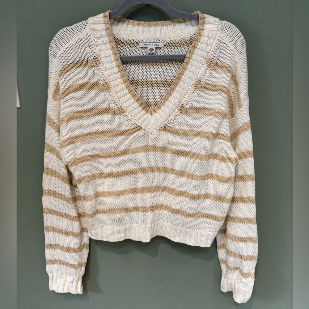 Women’s American Eagle Cream and Tan V-Neck Sweater